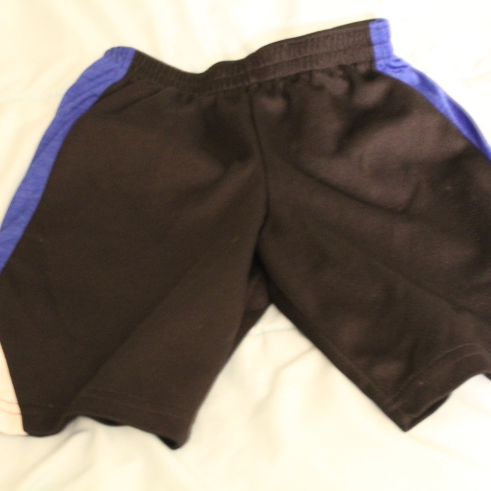 Buzzer Beater Boys Black Elastic waist shorts, Size 6/7 Small